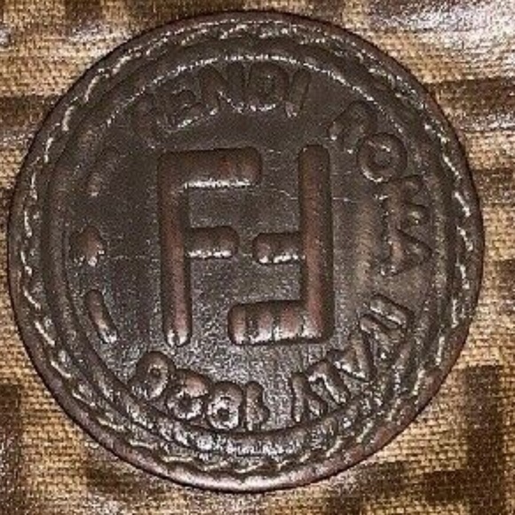 FENDI~MONOGRAM~CROSSBODY~ - Picture 7 of 17